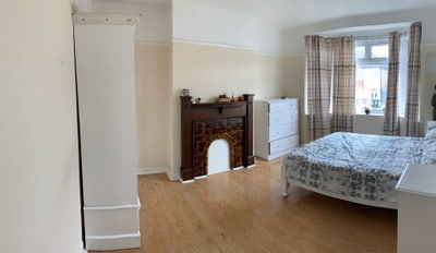 Large room in a quiet residential lewisham area  Main Photo