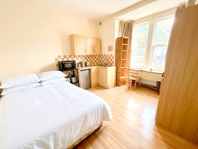 Studio flat in Shepherd’s Bush  Main Photo