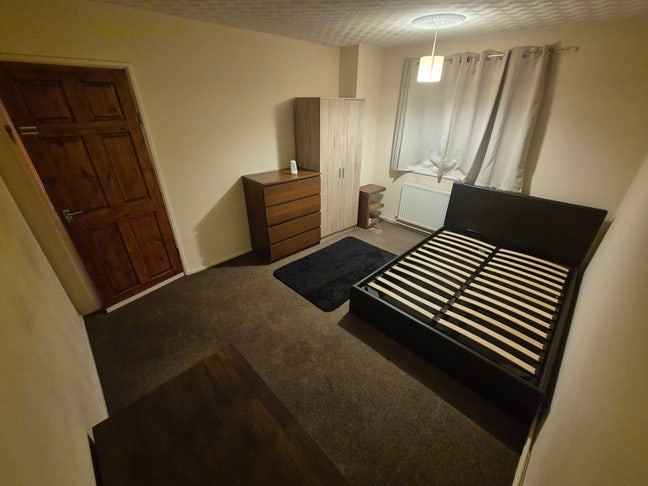 Double Room 2 minutes from amazon &pound;175 pw Main Photo