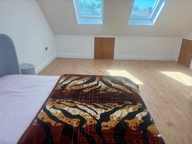 En- Suite Spacious Room in Southall to Rent Main Photo