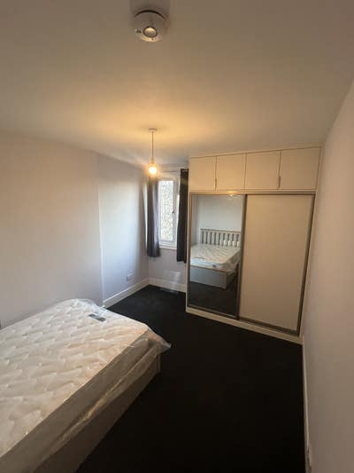 Zone 2 underground - Willesden Junction- Bills Inc Main Photo