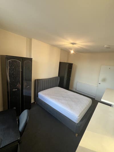 Zone 2 underground - Willesden Junction- Bills Inc Main Photo
