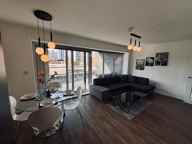1 bedroom spacious apartment near Canary Wharf Main Photo
