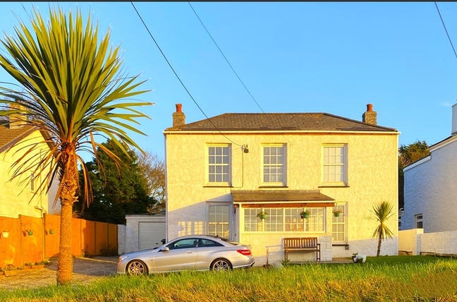Tranquil Location, Cosy Home ..  Main Photo