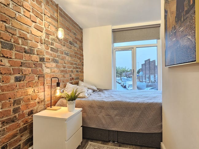 Designer 8 Bed Fallowfield- House Share Main Photo