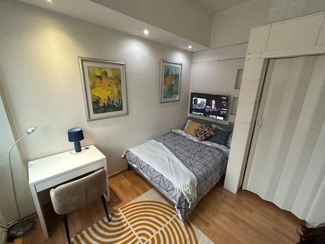  Furnished Apartment at Lawrence House Main Photo
