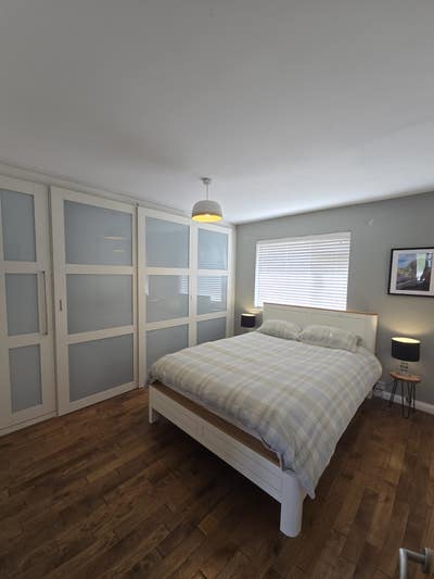 Large Double Room, Parking, Gym, Hot Tub,  Main Photo