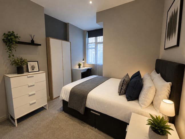 ⭐  Fully Furnished Double + Ensuite | Bills Inc. ⭐ Main Photo