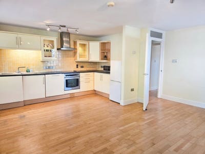 Spacious One-Bedroom Flat Close to Brondesbury Par Main Photo