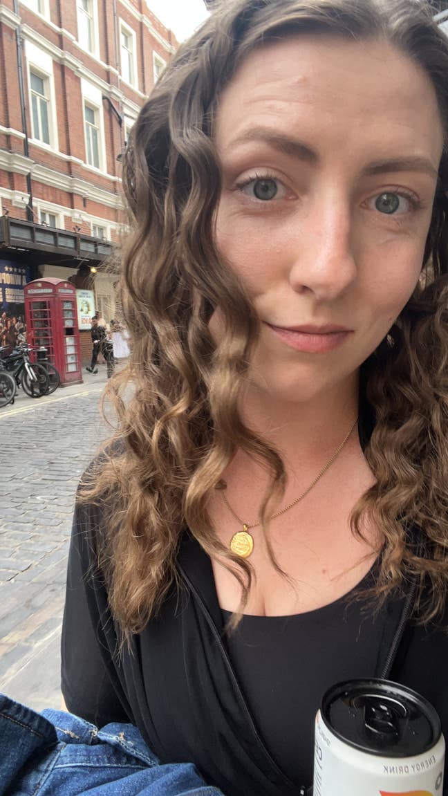 Female Professional seeking a buddy up/ room Main Photo