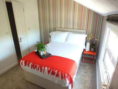 Town Centre Location! Ensuite Bedroom! Main Photo