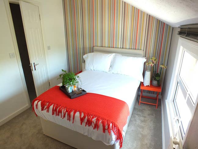 Town Centre Location! Ensuite Bedroom! Main Photo