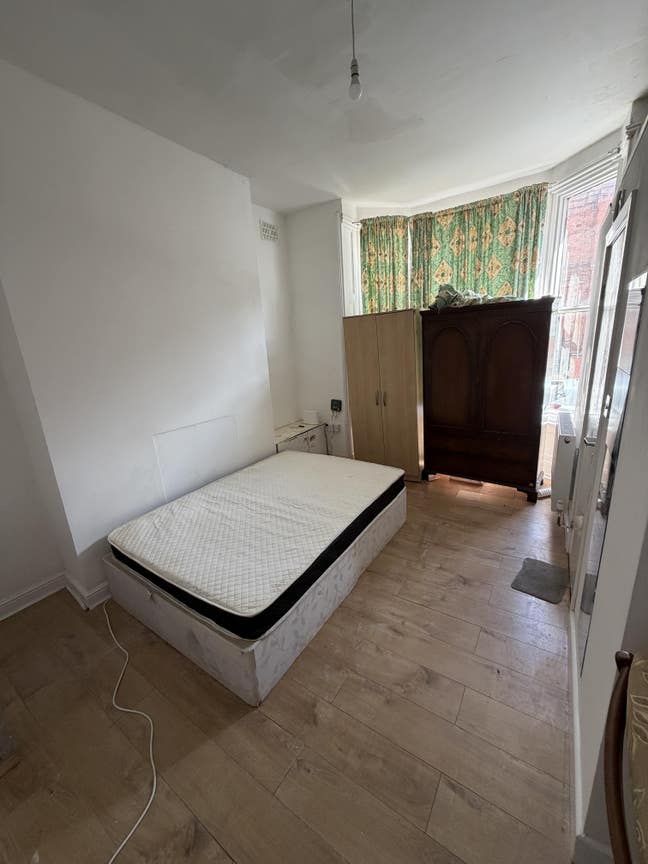 Double bedroom Ensuite available at london Road Main Photo