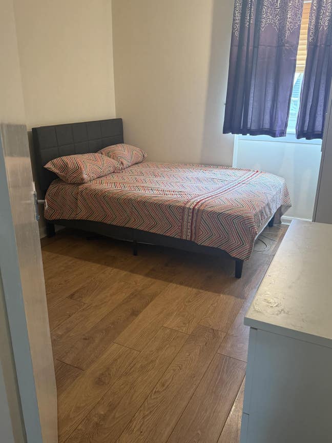 A room to rent in 2 bed apartment  Main Photo