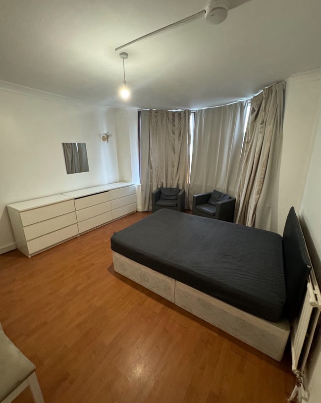 Amazing double rooms in IG11 9TN Main Photo