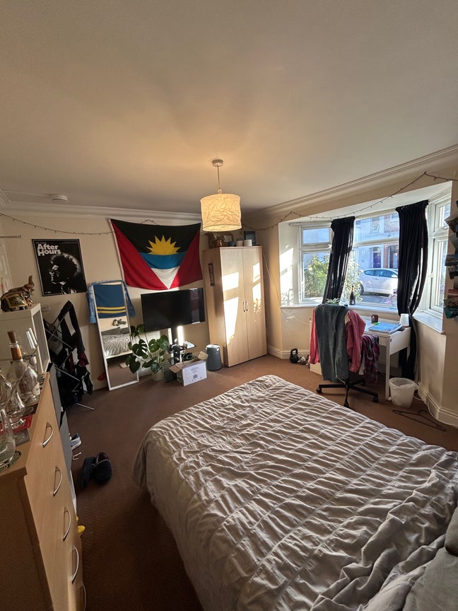 Large Double Room - Polygon / city centre  Main Photo