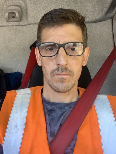 Me so I’m a working straight male 46 years ... Main Photo