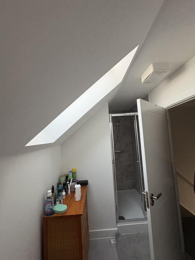 Whole Floor , Double room in Westwood cross Main Photo