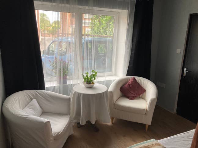 Serviced 1-Bed flat  M1 J30  Mon–Fri Stay (option) Main Photo