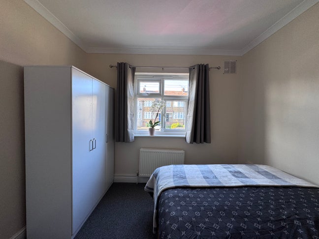 Spacious Double Room Available in Bexleyheath Main Photo