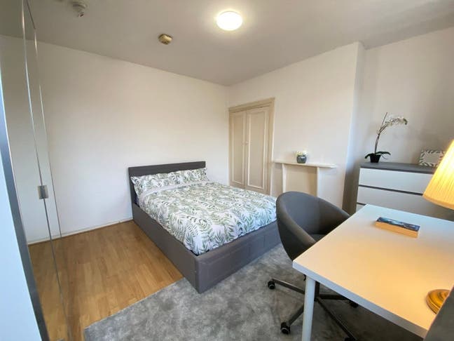 Double room / East Acton Main Photo