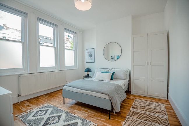 Double Bedroom by North End Road in Fulham! Main Photo