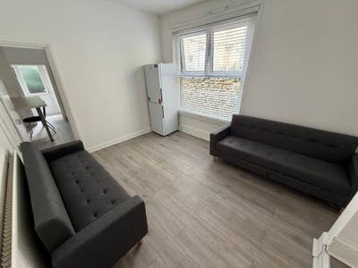 Rooms to rent in Colum Road  Main Photo