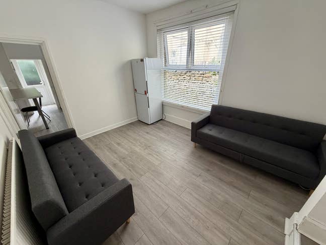 Rooms to rent in Colum Road  Main Photo