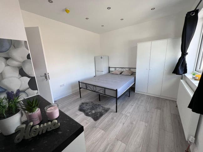 ✨🛏️ En-Suite Rooms to Let in - Hayes Main Photo
