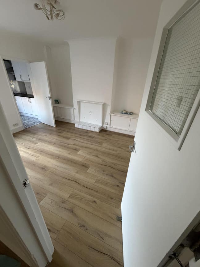   Spacious 4-Bedroom House with Garden  Main Photo