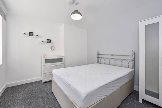 Double Rooms on Wavell Way!! Main Photo