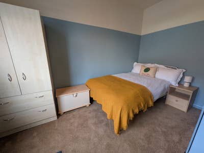 New Refurb Ensuite Room Beeston Commercial Ave Main Photo