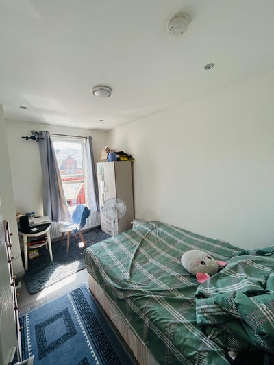    Double Room Available 2bhk (Single or Couple) Main Photo