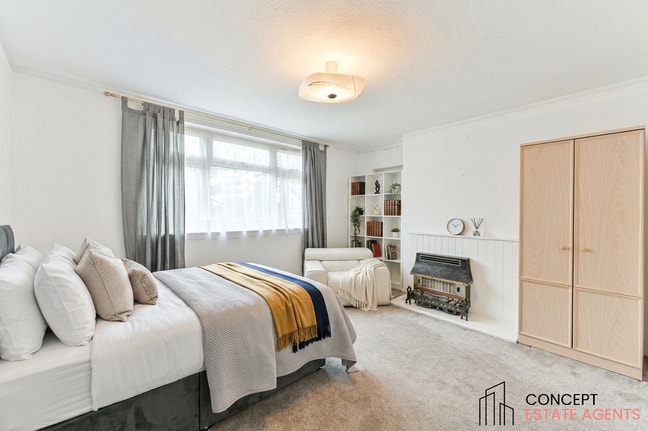 3 Bedroom Apartment, Scrutton Close, Clapham, SW12 Main Photo