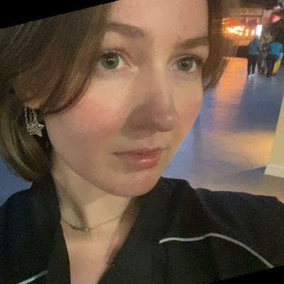 Student female, looking for room ideally west end Main Photo