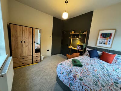 Modern Town Centre Rooms – Fast Wi-Fi Included Main Photo