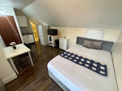 🏡 Studio Flat to Let in 📍Edmonton Main Photo