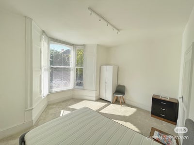 1-Bed Flat in Brockley / St John's - Holiday Let Main Photo