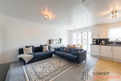 2 Bed flat on Webber Street, Southwark, SE1 Main Photo