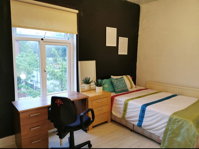 Large  Double Room for Rent Near  Man Uni  Main Photo