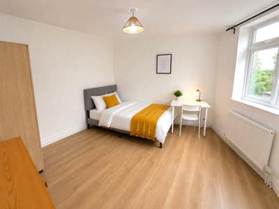 4 Panoramic Rooms in Top Floor near Jubilee Line Main Photo