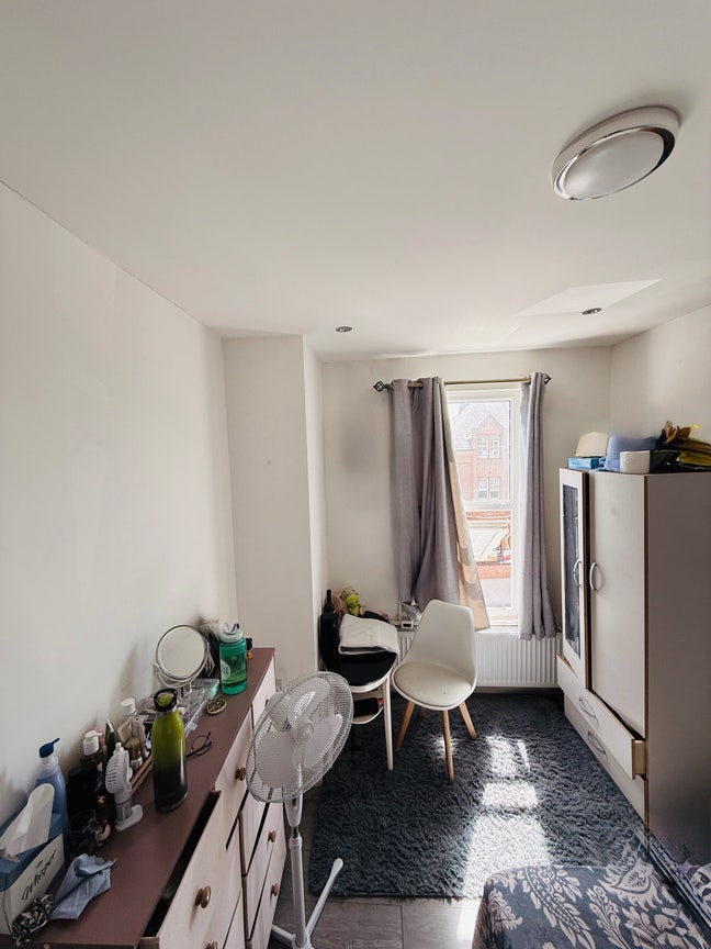 Double Room for Couples / Singles / Two People Main Photo