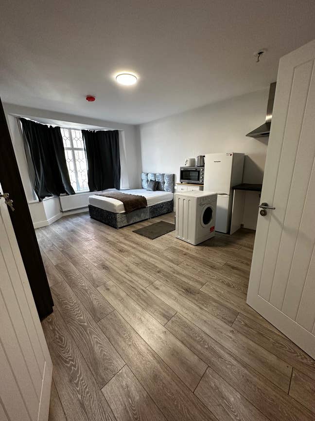 🏡 Studio Flat to Let in 📍Neasden  Main Photo