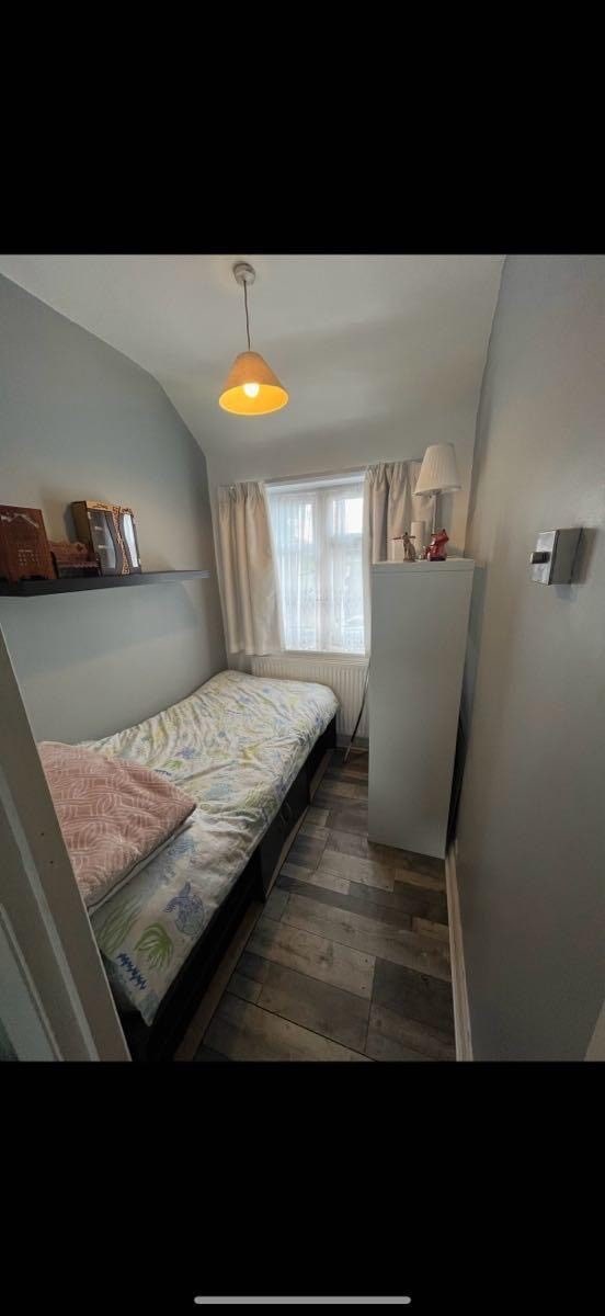1 single bed room available (furnished) Main Photo