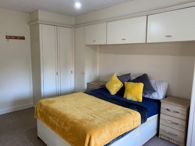 🌟 Spacious Double En-suite 🌟 Available August Main Photo