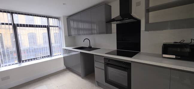 New ensuite studios in great BD1 centre location Main Photo