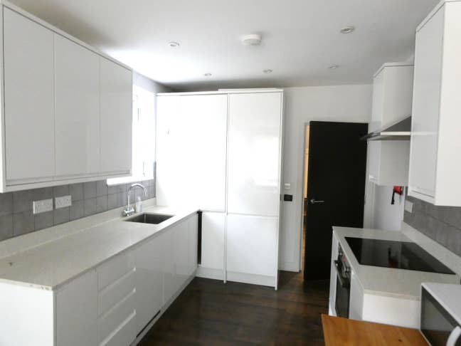 Modern two ded flat, shared garden, SE17 Main Photo
