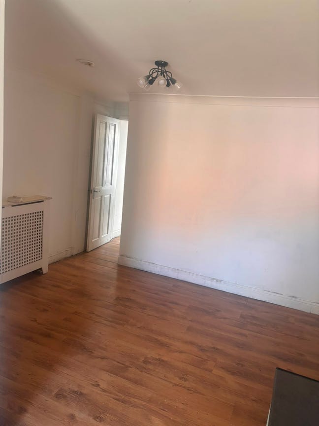 Spacious 4-Bed House to Rent in Reading RG1 3JU Main Photo
