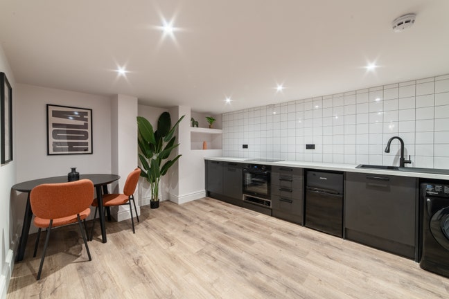 🍒 Large Studio with Ensuite - Best Location 🍒 Main Photo