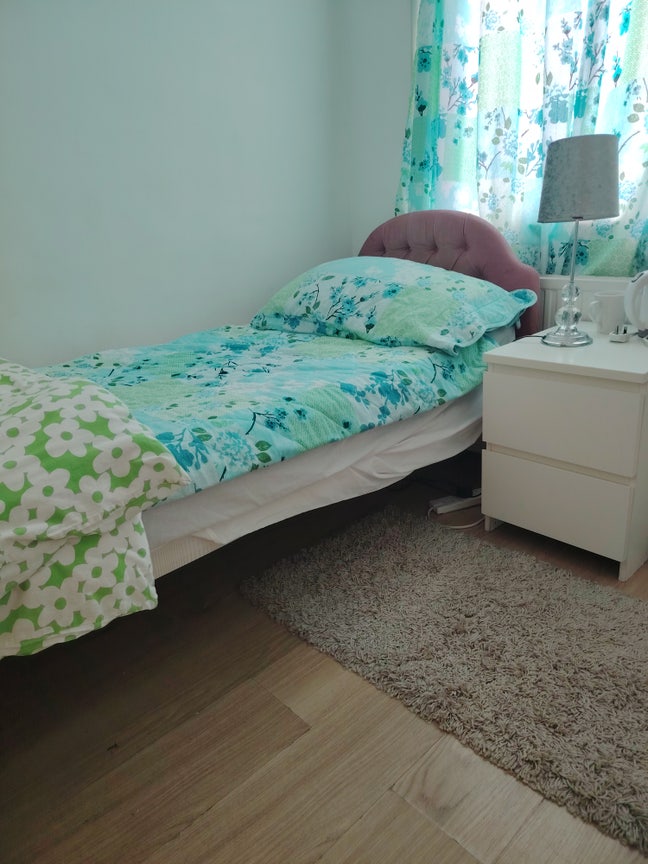 One single bedroom available short term Main Photo